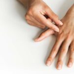 Conheça o novo microchip que permite pagamentos apenas com a mão!